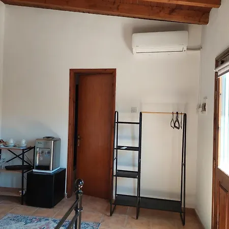 Gospodarstwo wiejskie The Little House Agios Theodoros